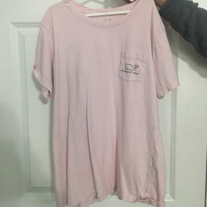 pink short sleeve vineyard vines t-shirt